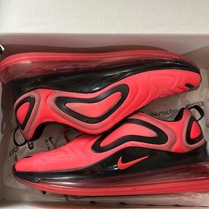 Nike 720 bright crimson/black men’s size 9/5